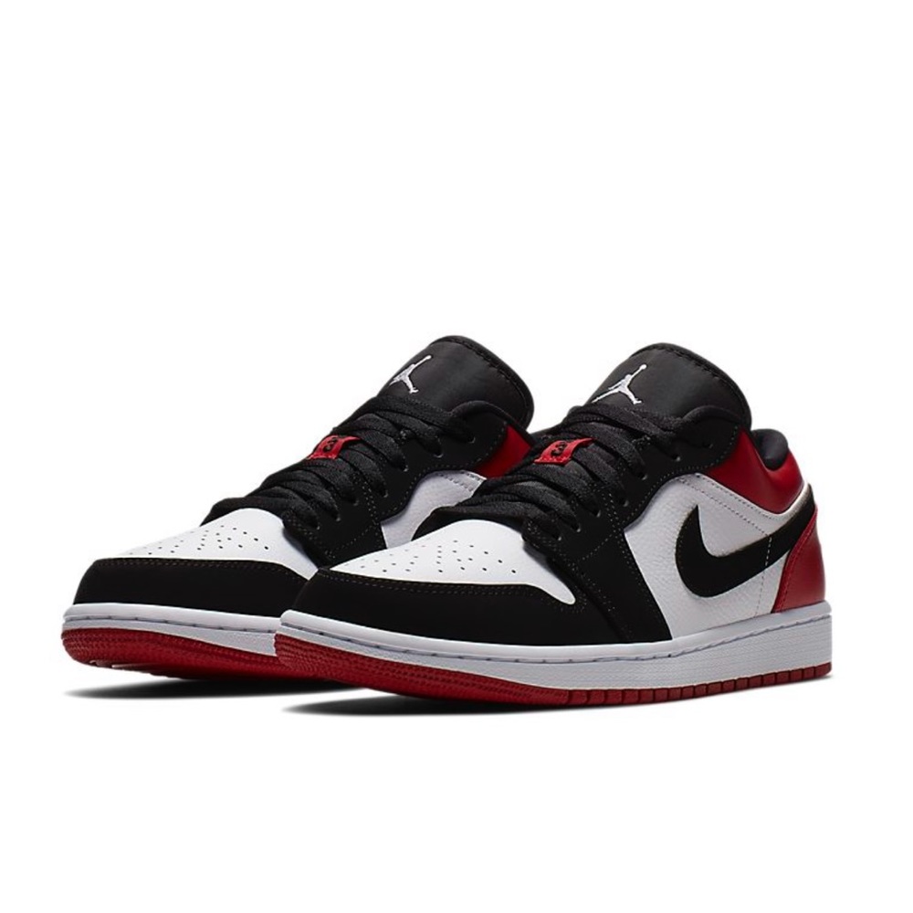AIR JORDAN 1 LOW
"Black Toe"